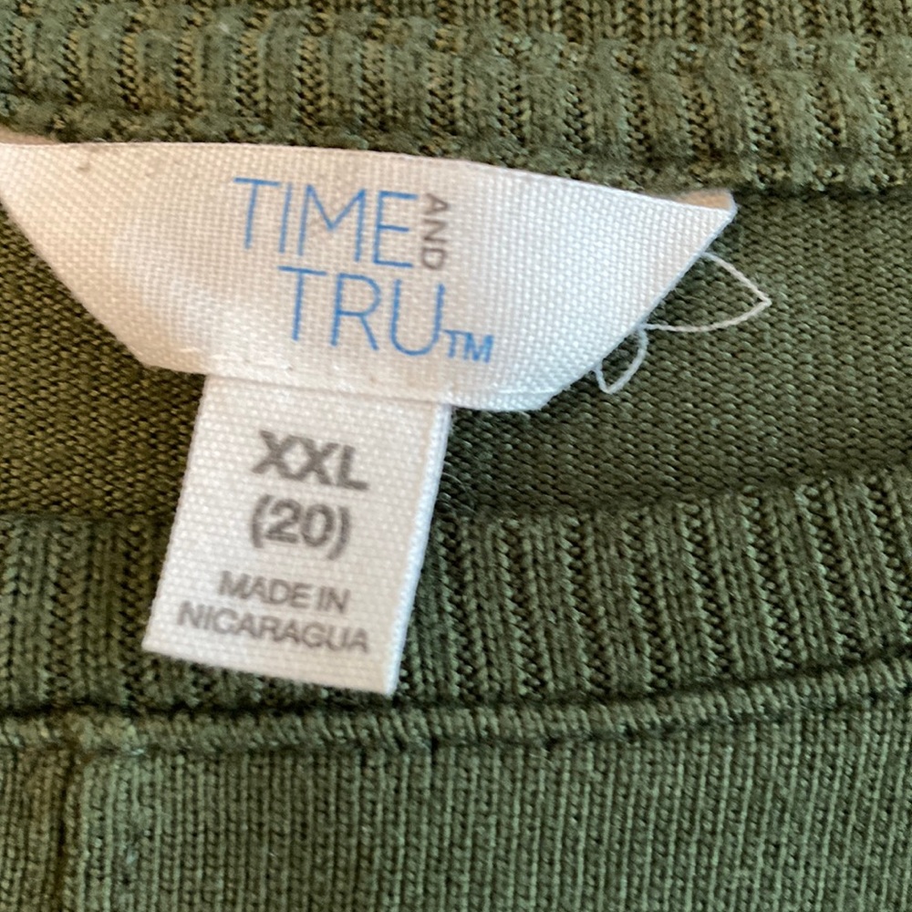 XXL (20) Time and Tru crew neck pullover sweater . Light forest green